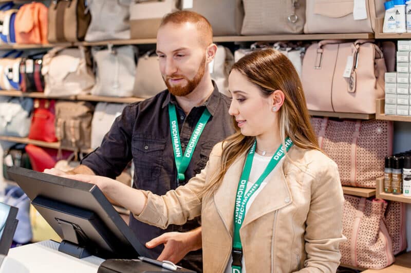 Kauffrau Im Einzelhandel Gehalt In Der Ausbildung Ausbildung zum Kaufmann im Einzelhandel - Deichmann Karriere